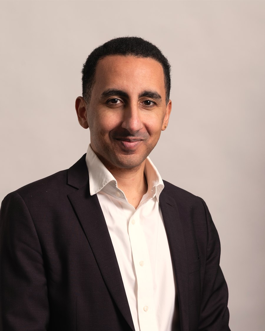 Portrait de Samy Ségal, thérapeute à Paris 17e